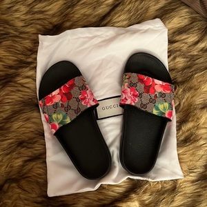 GUCCI SLIDES - SIZE 5
